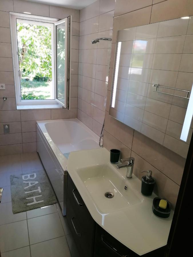 Apartment "B" 50 M From The Beach 자다르 외부 사진