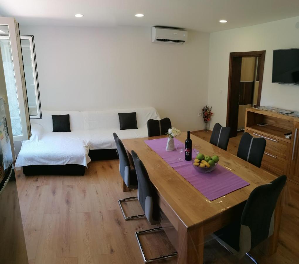 Apartment "B" 50 M From The Beach 자다르 외부 사진